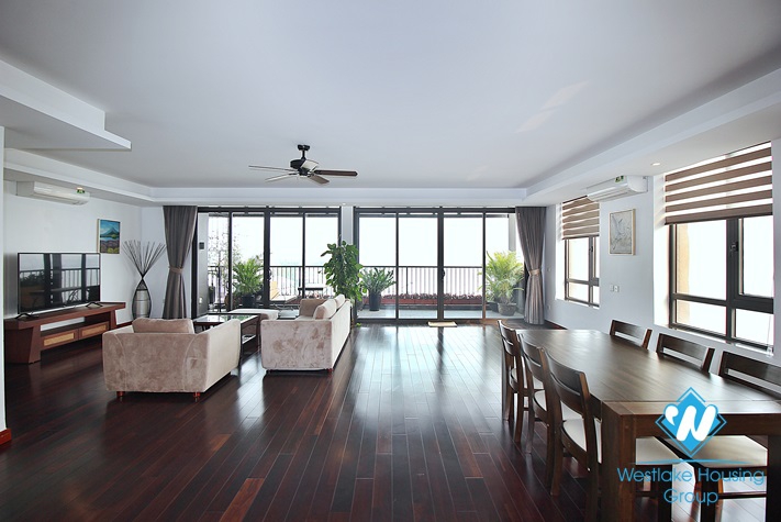 A lake view 3 bedroom apartment in Tu hoa, Tayho, Hanoi